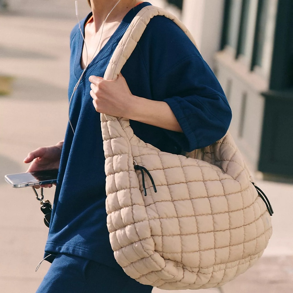 💗 FREE PEOPLE Quilted Carryall in Off White - Picture 4 of 10